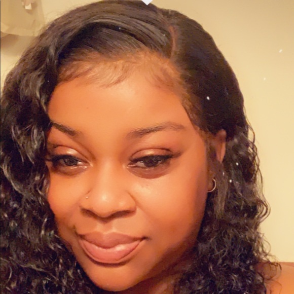 Meet your Posher, Danielle - Picture 1 of 1